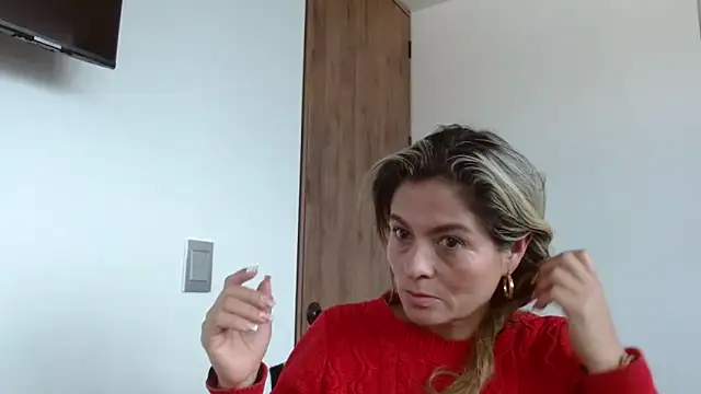 Snapshot of linda-mature43 chatting on 11/14/25, 12:37 linda-mature43 online show from 11/14/25, 12:37