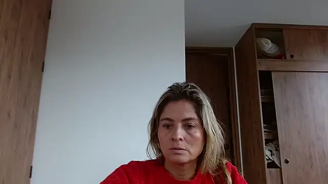 Snapshot of linda-mature43 chatting on 11/25/25, 03:01 linda-mature43 online show from 11/25/25, 03:01