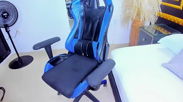 Snapshot of anagil_ chatting on 10/24/25, 01:40 anagil online show from 10/24/25, 01:40