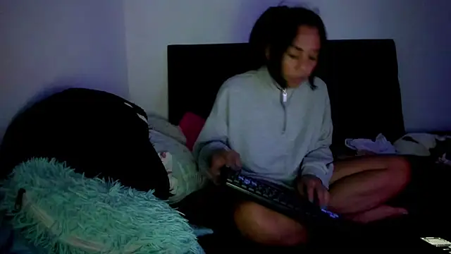 Adrianna Arias online show from 11/19/25, 05:29