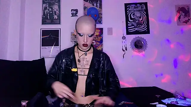 Snapshot of plutonbluemooon333 chatting on 10/29/25, 12:02 plutonbluemooon333 online show from 10/29/25, 12:02