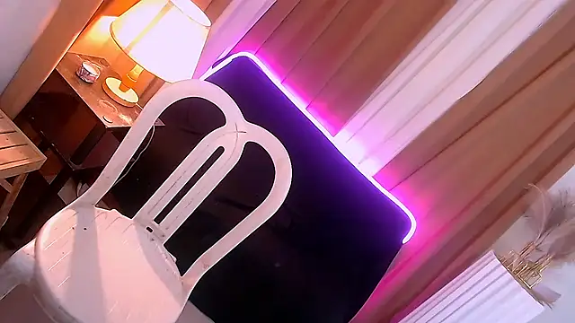 Chichiloeps online show from 10/22/25, 02:39