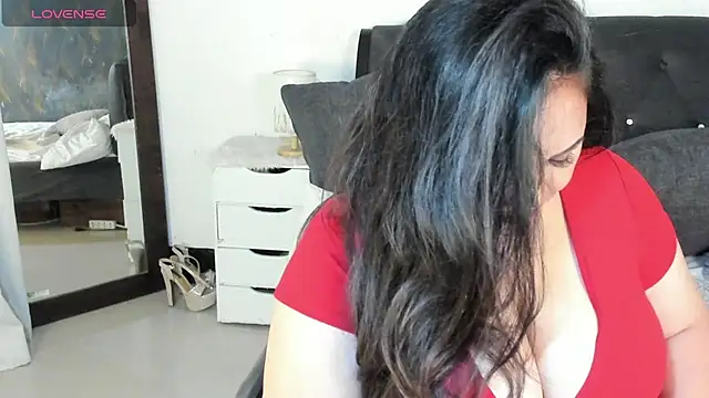 MiaHermosa online show from 11/05/25, 07:52