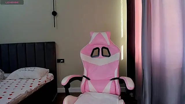 Snapshot of obokozu_mai chatting on 10/10/25, 04:11 obokozu mai online show from 10/10/25, 04:11