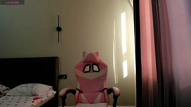 Snapshot of obokozu_mai chatting on 10/14/25, 04:24 obokozu mai online show from 10/14/25, 04:24