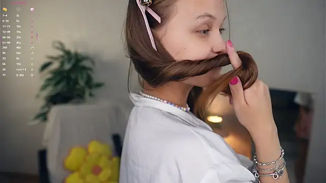 OdellaGillingham online show from 10/16/25, 06:53