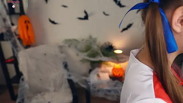 OdellaGillingham online show from 10/29/25, 07:04