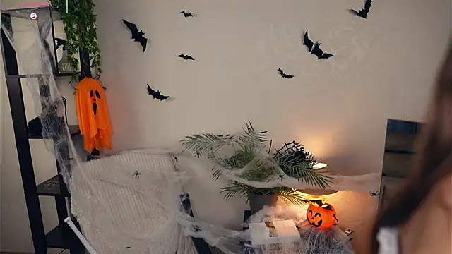 OdellaGillingham online show from 11/04/25, 07:13