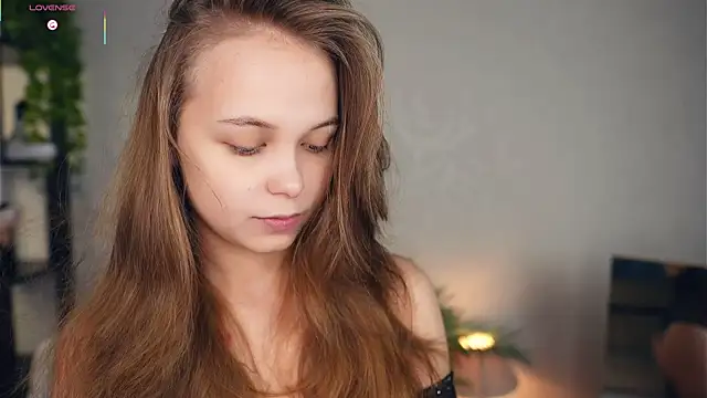 OdellaGillingham online show from 11/05/25, 06:41