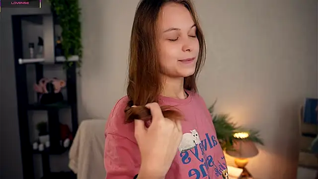 OdellaGillingham online show from 11/12/25, 06:41