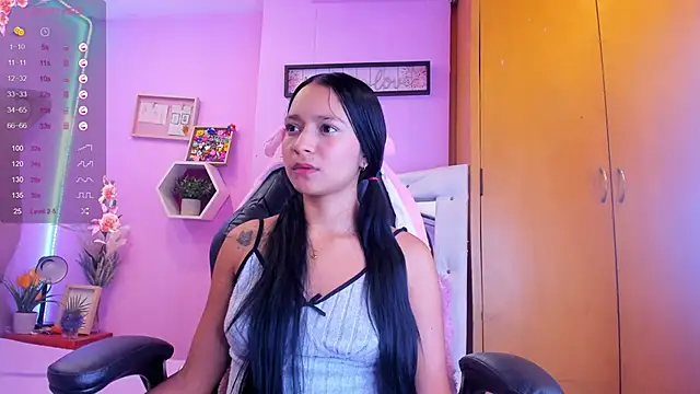 EmmaAnturin online show from 11/06/25, 10:43