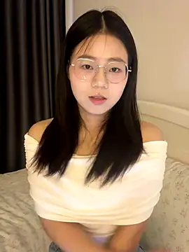 Snapshot of Ella-A9 chatting on 09/10/25, 04:45 Ella-A9 online show from 09/10/25, 04:45