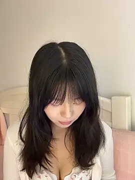 Ella-A9 online show from 10/16/25, 02:40