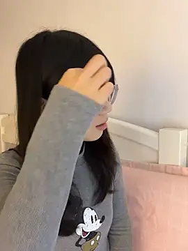 Ella-A9 online show from 10/18/25, 03:35