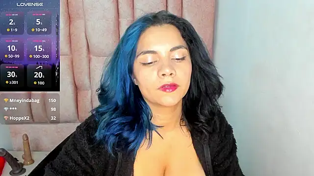 Kiara Cruz   online show from 10/10/25, 08:46