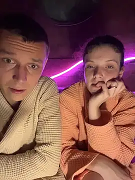 Snapshot of FoxStudioSex chatting on 10/31/25, 04:41 FoxStudioSex online show from 10/31/25, 04:41