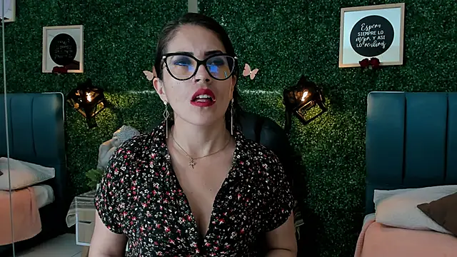 Linagh  online show from 10/22/25, 11:43