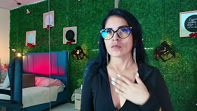 Linagh  online show from 11/10/25, 11:53