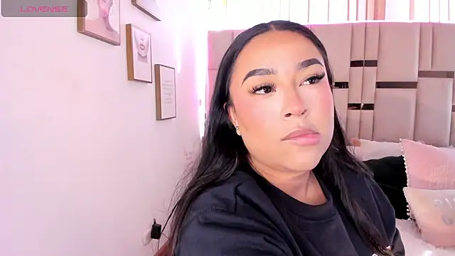 Zoey thompson online show from 10/28/25, 08:00