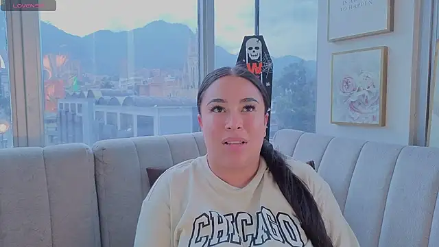 Zoey thompson online show from 10/30/25, 02:29