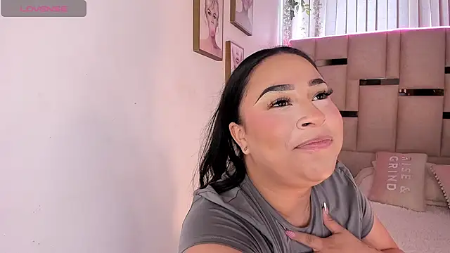 Zoey thompson online show from 11/03/25, 07:48