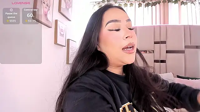 Zoey thompson online show from 11/06/25, 07:48