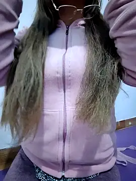 Snapshot of airamoon chatting on 10/18/25, 01:19 airamoon online show from 10/18/25, 01:19