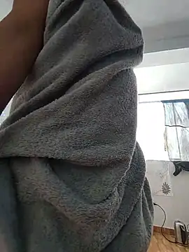 Snapshot of airamoon chatting on 11/16/25, 08:47 airamoon online show from 11/16/25, 08:47