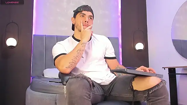 Liam walk  online show from 11/10/25, 08:08