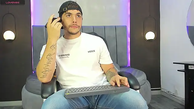 Liam walk  online show from 11/14/25, 09:35