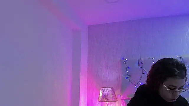 Snapshot of Pamelamiler__ chatting on 10/14/25, 11:44 Pamelamiler online show from 10/14/25, 11:44