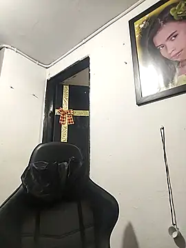 Snapshot of Pamelamiler__ chatting on 11/18/25, 10:31 Pamelamiler online show from 11/18/25, 10:31