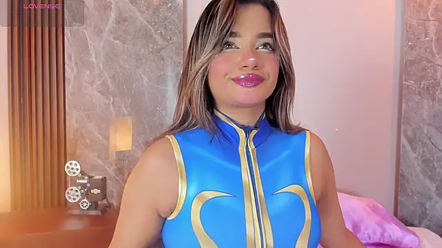 Emma hunter  online show from 10/12/25, 04:22