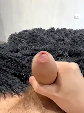 Snapshot of Apolobi chatting on 10/19/25, 05:30 Apolobi online show from 10/19/25, 05:30