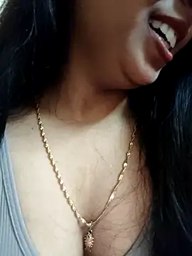 Snapshot of Maahhii_2 chatting on 09/28/25, 03:56 Maahhii 2 online show from 09/28/25, 03:56