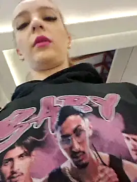 MoonedByEva online show from 10/17/25, 04:09