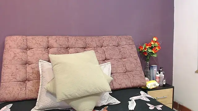 Snapshot of KateWelsin chatting on 10/18/25, 08:20 KateWelsin online show from 10/18/25, 08:20