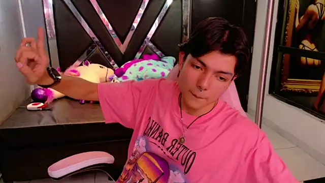 Snapshot of alandelrey57 chatting on 09/13/25, 03:39 alandelrey57 online show from 09/13/25, 03:39