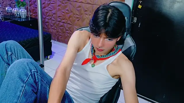 Snapshot of alandelrey57 chatting on 10/17/25, 10:23 alandelrey57 online show from 10/17/25, 10:23