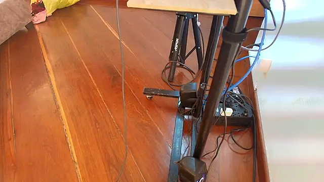 zarah andrew   online show from 11/21/25, 11:53