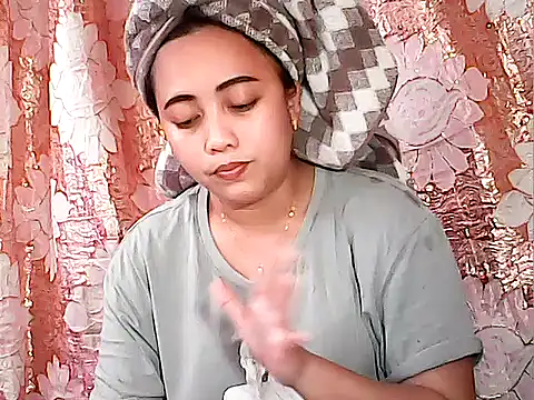 Snapshot of Pinay_Chubby20 chatting on 09/18/25, 03:41 Pinay Chubby20 online show from 09/18/25, 03:41