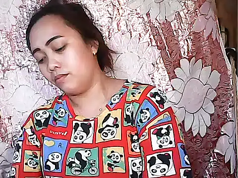 Snapshot of Pinay_Chubby20 chatting on 10/12/25, 08:02 Pinay Chubby20 online show from 10/12/25, 08:02