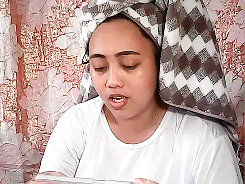 Snapshot of Pinay_Chubby20 chatting on 10/29/25, 04:37 Pinay Chubby20 online show from 10/29/25, 04:37