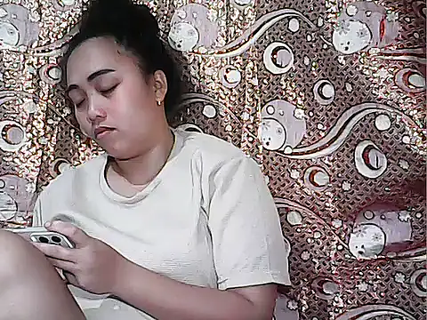 Snapshot of Pinay_Chubby20 chatting on 11/17/25, 11:21 Pinay Chubby20 online show from 11/17/25, 11:21