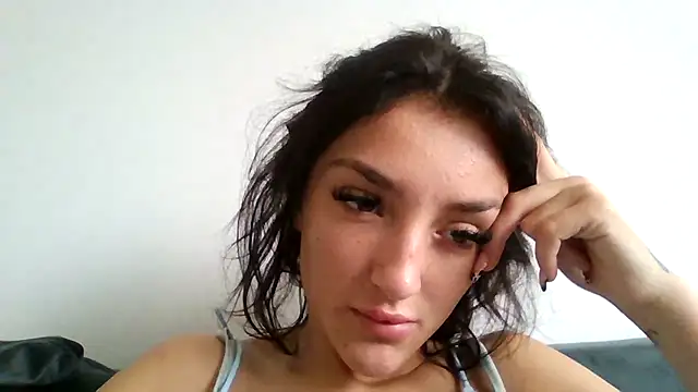 naughtybella05 online show from 10/22/25, 10:26