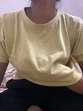 Snapshot of nisha807 chatting on 10/15/25, 07:58 nisha807 online show from 10/15/25, 07:58