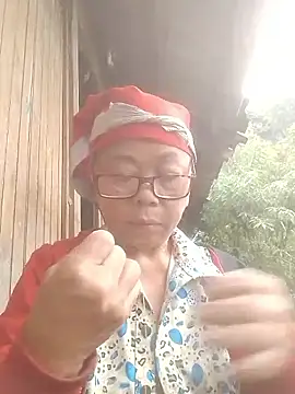 Snapshot of VangLe73 chatting on 10/20/25, 08:59 VangLe73 online show from 10/20/25, 08:59