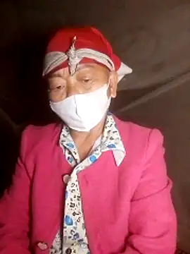 Snapshot of VangLe73 chatting on 10/26/25, 07:42 VangLe73 online show from 10/26/25, 07:42