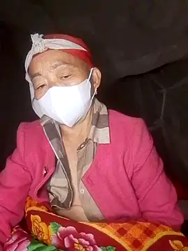 Snapshot of VangLe73 chatting on 11/03/25, 02:18 VangLe73 online show from 11/03/25, 02:18