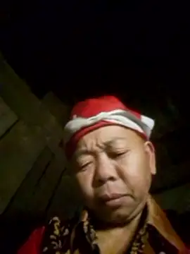 Snapshot of VangLe73 chatting on 11/17/25, 03:29 VangLe73 online show from 11/17/25, 03:29